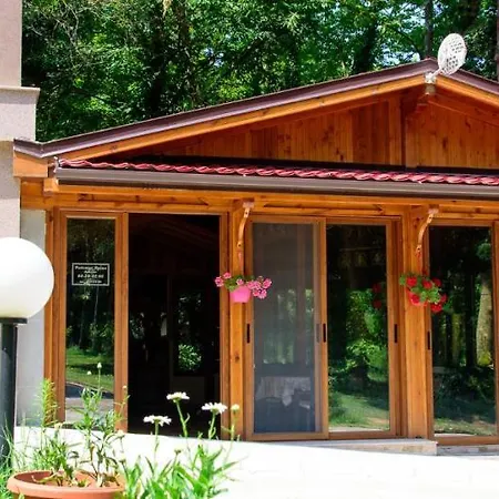 Bungalows In Village Πανσιόν Kamena