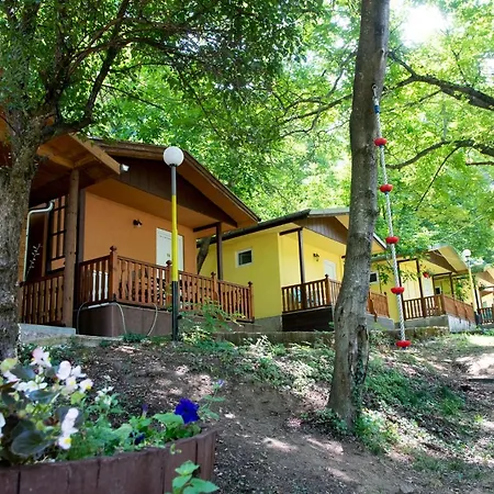 Bungalows In Village Πανσιόν Kamena