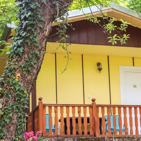 Bungalows In Village Πανσιόν Kamena