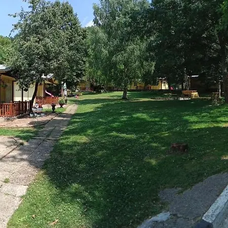 Bungalows In Village Πανσιόν Kamena