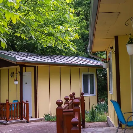 Bungalows In Village Πανσιόν Kamena